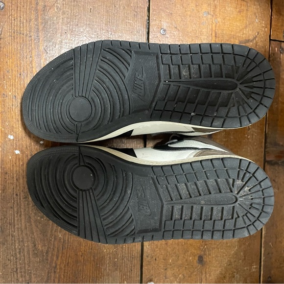 Air Jordan 1 Retro High “Dark Mocha” - Picture 3 of 6